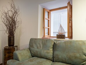 Planta, Propiedad, Mueble, Sofá, Ventana, Madera, Diseño De Interiores, Sala, Suelo, Sombra