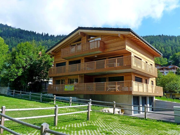 House, Property, Log Cabin, Building, Cottage, Home, Roof, Real Estate, Architecture, Hut