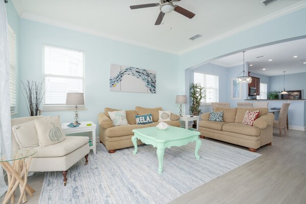 Cinnamon Beach #1045 is a beautiful beachy 4th floor corner condo!