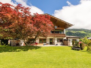 Cloud, Sky, Plant, Building, Property, Natural Landscape, House, Window, Tree, Architecture