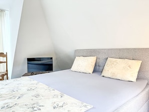 Bedroom, Bed, Interior Design, Floor, Linens, Bed Sheet, Bedding, Flooring, Textile, Furniture