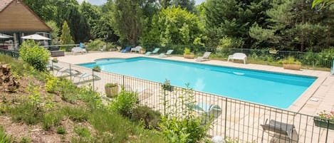 Water, Plant, Sky, Cloud, Swimming Pool, Azure, Tree, Natural Landscape, Grass, Leisure