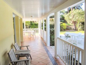 Pflanze, Veranda, Interior Design, Holz, Fussboden, Baum, Grundeigentum, Hartholz, Gebäude