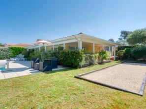 Sky, Plant, Property, Building, Land Lot, Shade, House, Road Surface, Tree, Grass