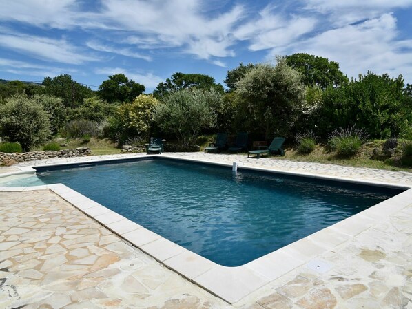 Swimming Pool, Property, Water, Water Resources, Real Estate, House, Leisure, Vacation, Estate, Tree