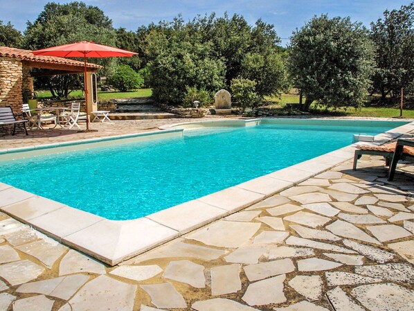 Piscine, Propriété, Tuile, Immobilier, Loisir, Patio, Balancelle, Mobilier De Jardin, Maison, Conception