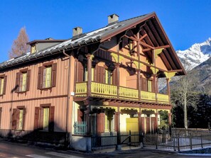 Himmel, Fenster, Gebäude, Pflanze, Holz, Hütte, Haus, Zaun, Baum, Berg