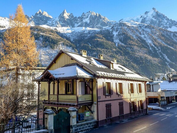 Himmel, Berg, Gebäude, Schnee, Eigentum, Fenster, Weiss, Natur, Baum, Haus