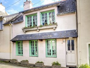 Plant, Window, Property, Building, Cloud, Door, Wood, Sky, House