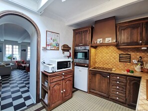 Cabinetry, Countertop, Furniture, Property, Kitchen Stove, Kitchen Appliance, Home Appliance, Wood, Kitchen, Drawer