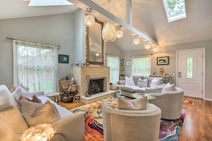 Living Room | Free WiFi