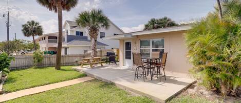 Cocoa Beach Vacation Rental | 2BR | 1BA | 1,000 Sq Ft | Half-Step Required