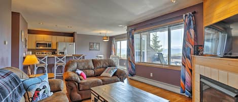 Silverthorne Vacation Rental | 2BR | 2BA | 1,000 Sq Ft | Steps Required