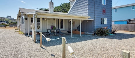 Bandon Vacation Rental | 5BR | 2.5BA | 2,550 Sq Ft | 2 Steps to Access