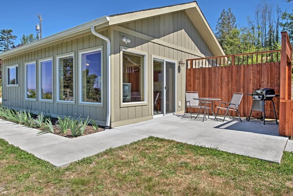 Sequim Vacation Rental | 2BR | 1BA | 700 Sq Ft | Step-Free Entry