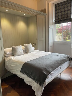 King size wall bed