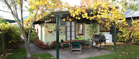 The Berry Farm Retreat is a small self contained cottage.