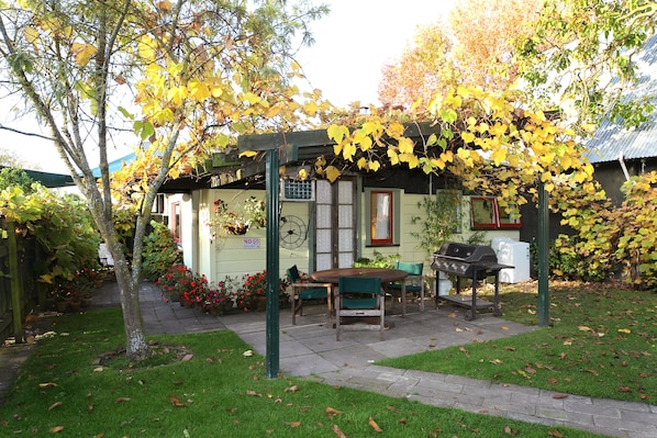 The Berry Farm Retreat is a small self contained cottage.