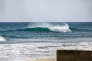 Surf world class waves