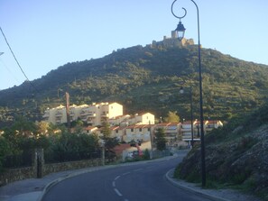 A l'arrivée vue de la résidence en contrebas du Fort Saint Elme