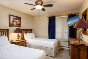 Bedroom with Twin Beds