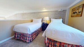 Bedroom with Twin Beds