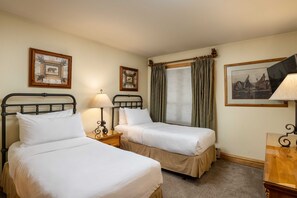 Bedroom with Twin Beds