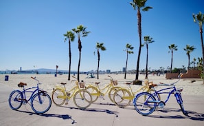 Adult/kid bikes provided, minutes away from super fun beaches and bike paths!