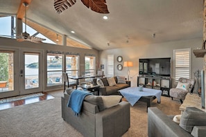 Living Room | Picture Windows | Ceiling Fans | Roku TV | Main Level