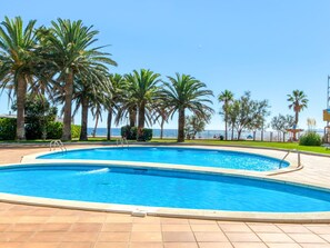 Water, Sky, Plant, Daytime, Swimming Pool, Azure, Blue, Tree, Arecales, Shade