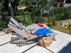 Mobilier De Jardin, Balancelle, Meubles, Chaise Longue, Table, Loisir, Chaise, Arbre, Patio