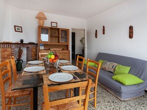 Pièce, Meubles, Propriété, Salon, Design Intérieur, Jaune, Maison, Bâtiment, Table, Sol