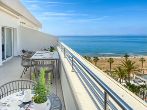 Ciel, Nuage, L'Eau, Jour, Propriété, Plante, Bâtiment, Bleu, Bleu Azur, Vaisselle
