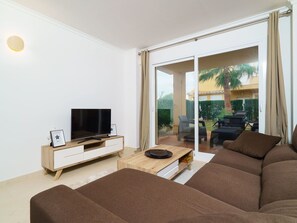Zimmer, Möbel, Eigentum, Wohnzimmer, Interior Design, Gebäude, Grundeigentum, Decke, Fussboden, Haus