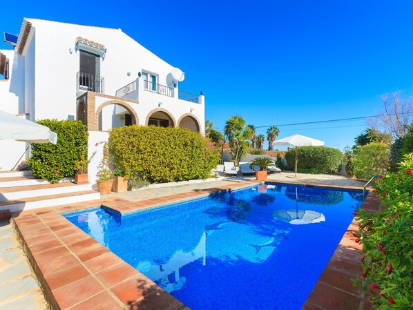 Property, Swimming Pool, Building, Real Estate, House, Azure, Vacation, Estate, Villa, Residential Area