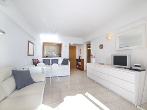 Room, Property, Furniture, Interior Design, Living Room, Building, House, Floor, Suite, Real Estate