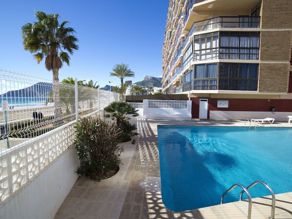 Building, Plant, Sky, Water, Daytime, Property, Swimming Pool, Shade, Tree, Window