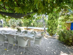 Plante, Communauté Des Plantes, Ombre, Mobilier De Jardin, Chaise, Arbre, Loisir, Herbe, Table, Teintes Et Ombres