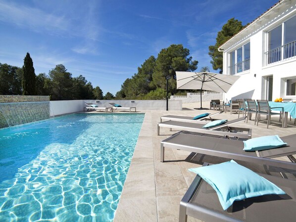Property, Swimming Pool, Sunlounger, Real Estate, Resort, House, Building, Vacation, Leisure, Home