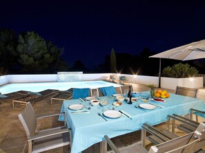 Property, Table, Furniture, Restaurant, House, Room, Interior Design, Real Estate, Vacation, Building