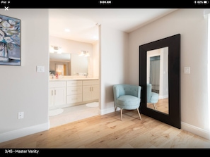  Entrance to the master bathroom 