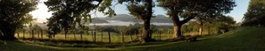 La vue sur les montagnes basques depuis le gîte Itzultipia