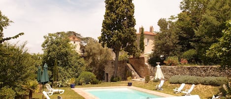 vue du Château à partir de la piscine