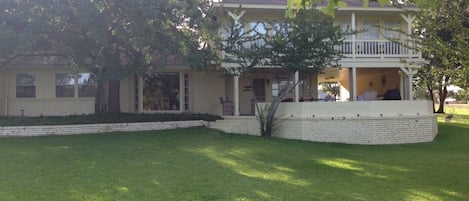 Spacious yard for soccer and volleyball