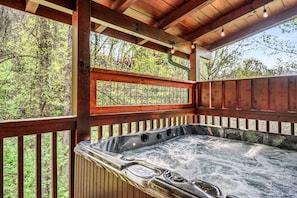 4 Person Hot Tub
