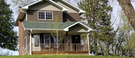 Large front yard for lawn games.