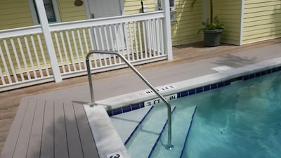 Steps from Duval, Pool & Bikes $99-$219 Night!