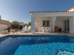 Property, Swimming Pool, Building, House, Real Estate, Home, Estate, Villa, Azure, Residential Area