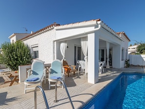 Property, House, Building, Home, Real Estate, Villa, Vacation, Residential Area, Estate, Cottage