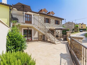 Wohngebiet, Haus, Zuhause, Tür, Balkon, Hütte, Estate, Flagstone, Geländer, Schatten